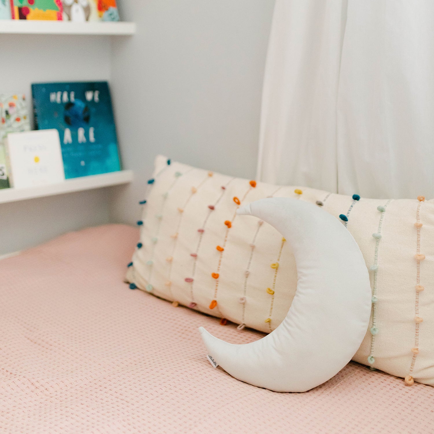 Moonbeam Pillow (Pearl)